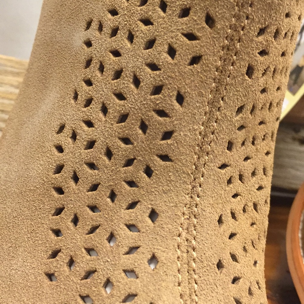 Brand new with tag and box toms Elba bootie - Picture 5 of 6